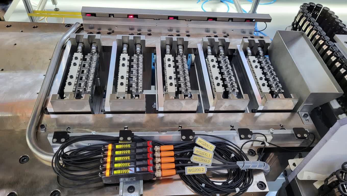 Specialized contacting unit for electrical connection testing and validation